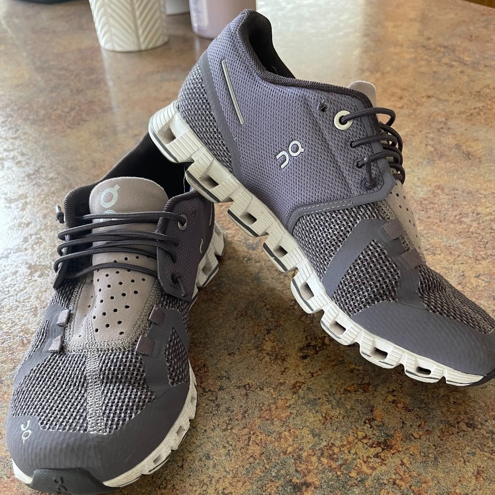 ON Cloud Running Shoe in Lavender/Purple - Size 6.5 W